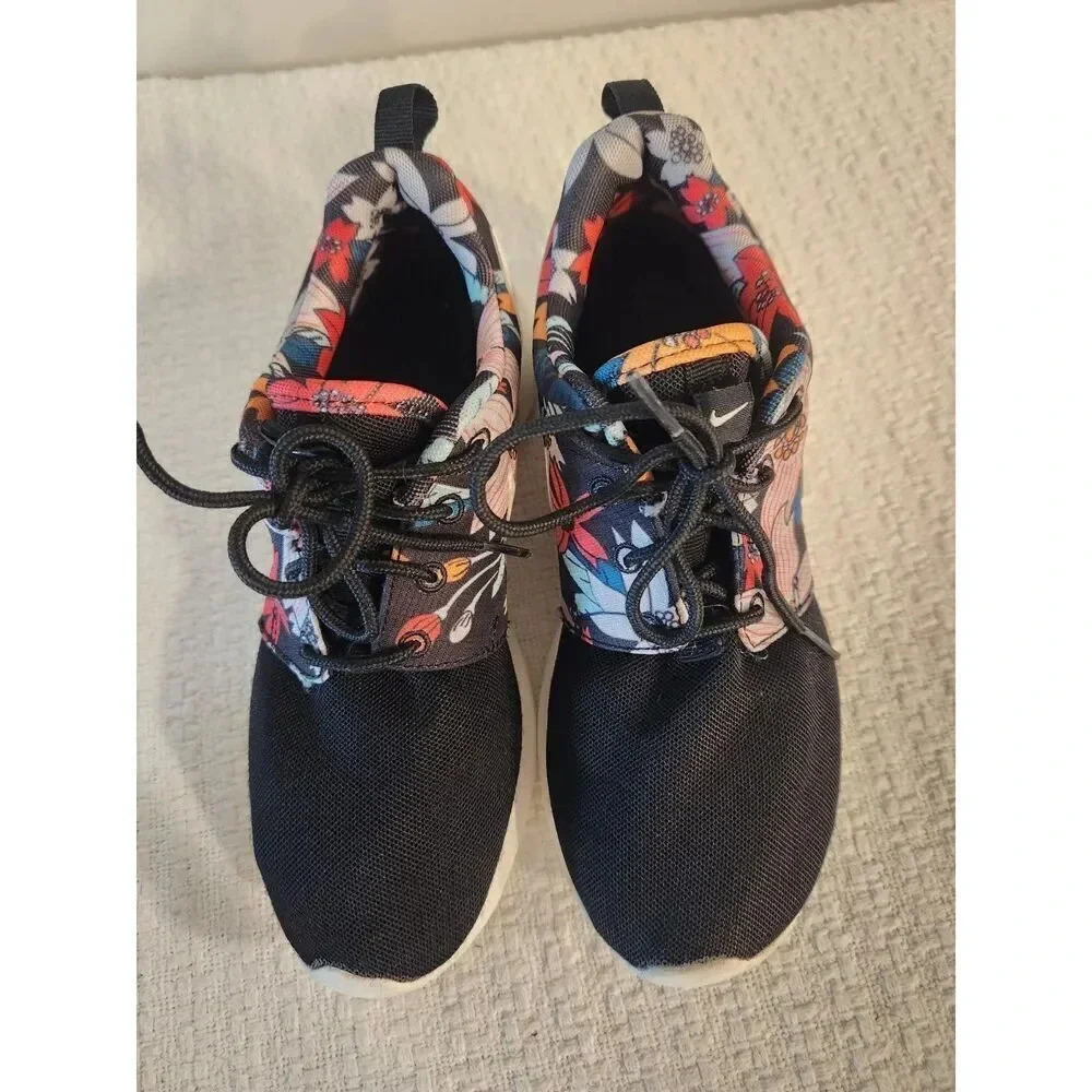 NIKE Women's ROSHE RUN ONE PRINT - ALOHA - Sz 6 - Picture 2 of 9